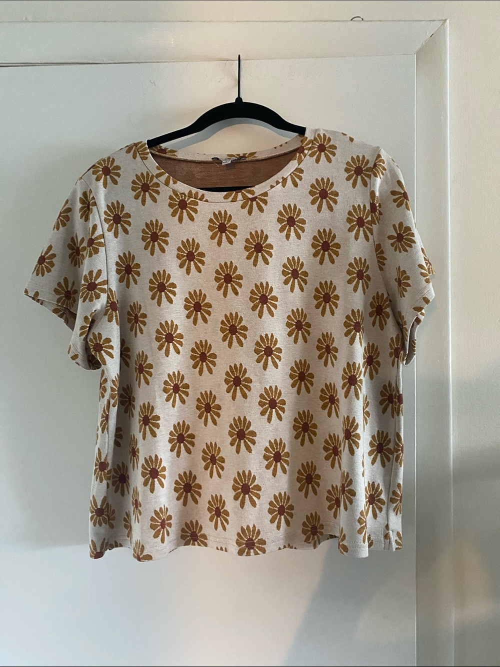 Polagram Cream Short-Sleeve Tee with Mustard Daisy Print